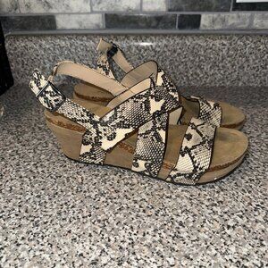 Pierre Dumas | Women's Black Cream Reptile Hook & Loop Strappy Wedges Sz 9